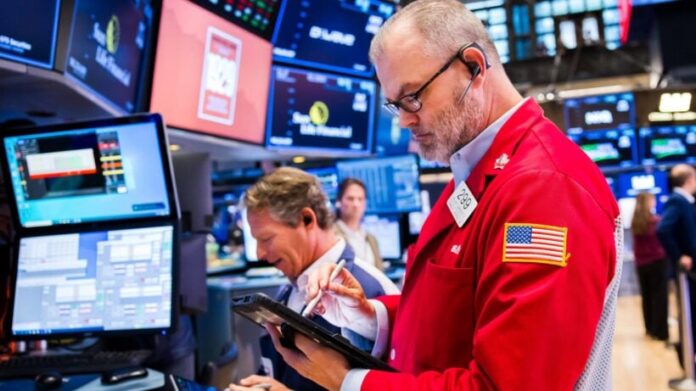 108217871-1761664970560-Traders-Photo-20251027-KK-PRESS-011-820x461